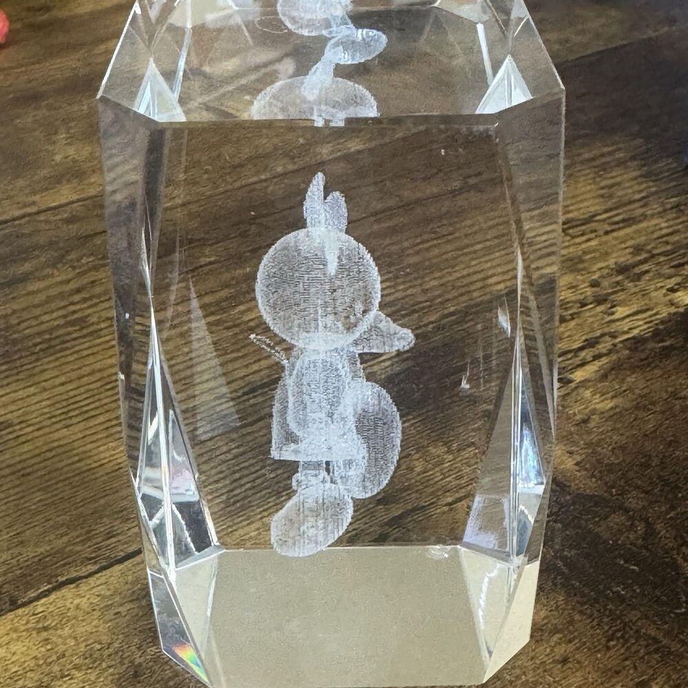 Disney Minnie Mouse 3D Laser Etched Crystal Glass Cube Paperweight Figurine
